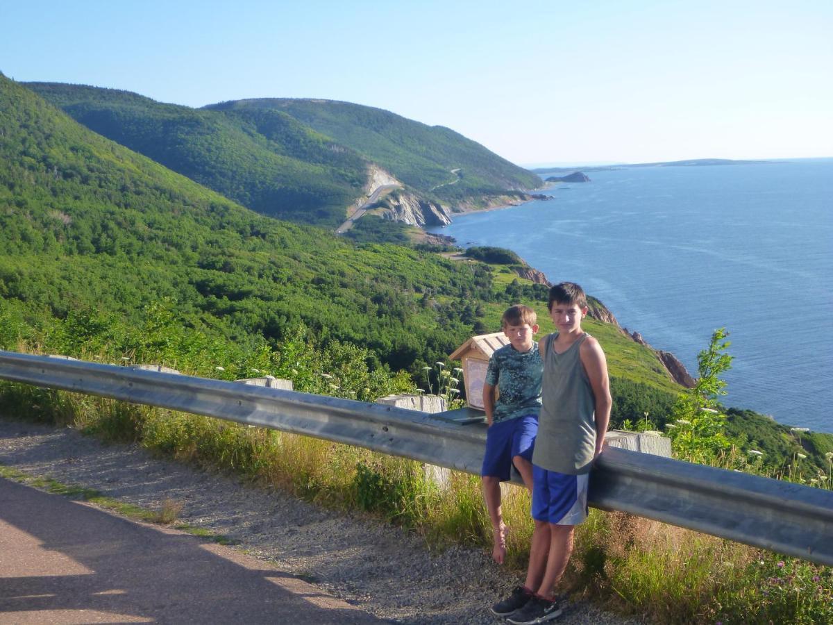 Back Home Bed And Breakfast Membertou Eksteriør bilde